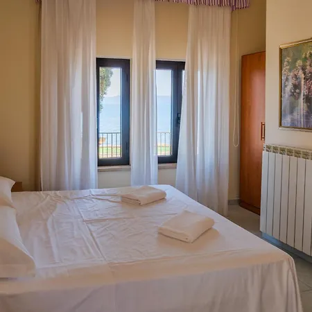 La Carrozza D'Oro Hotel Montefiascone Exterior photo